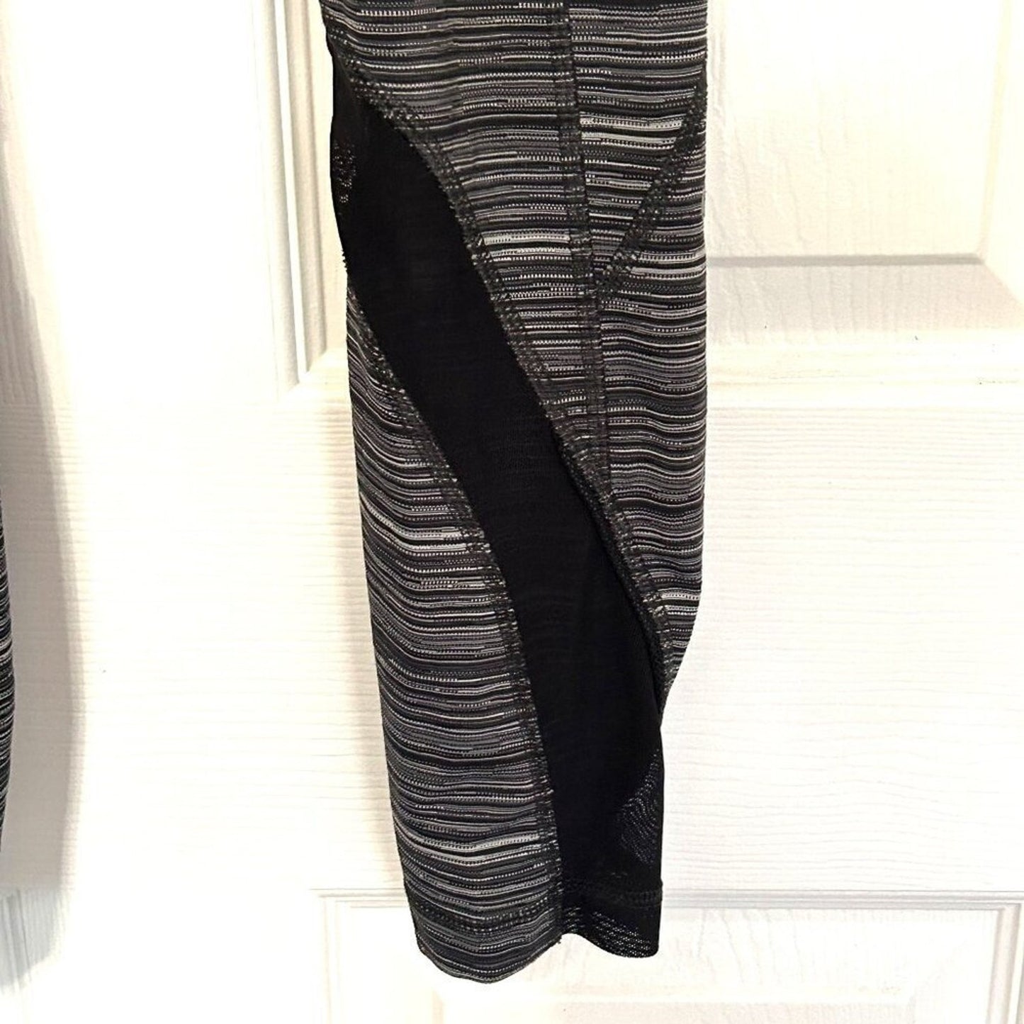 LULULEMON Leggings Yoga Pants Size 4 Stretchy 2 Front Zipper Pockets #B1547