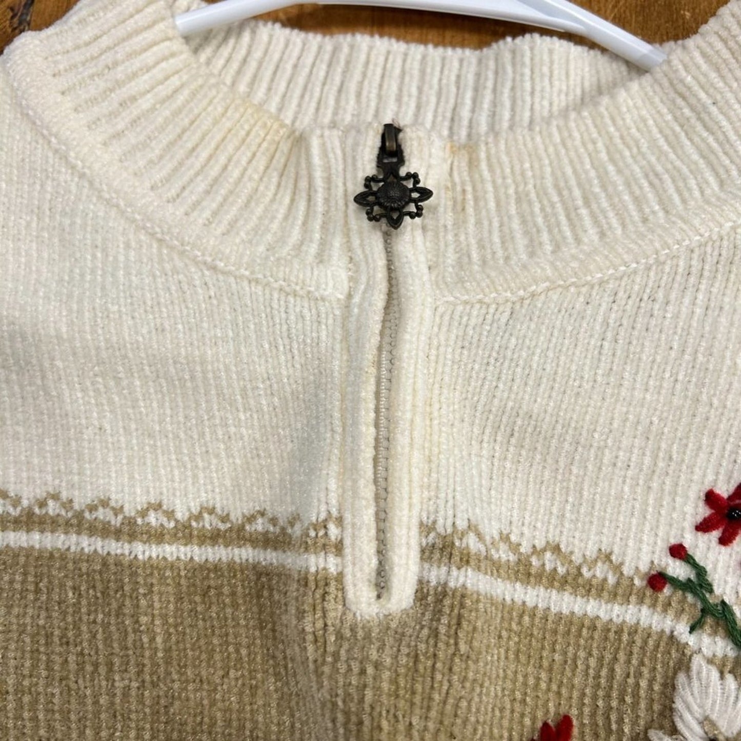 Miller's Vintage 90s Women's Sweater Embroidered Size XL - Qtr. Zip. #L1378