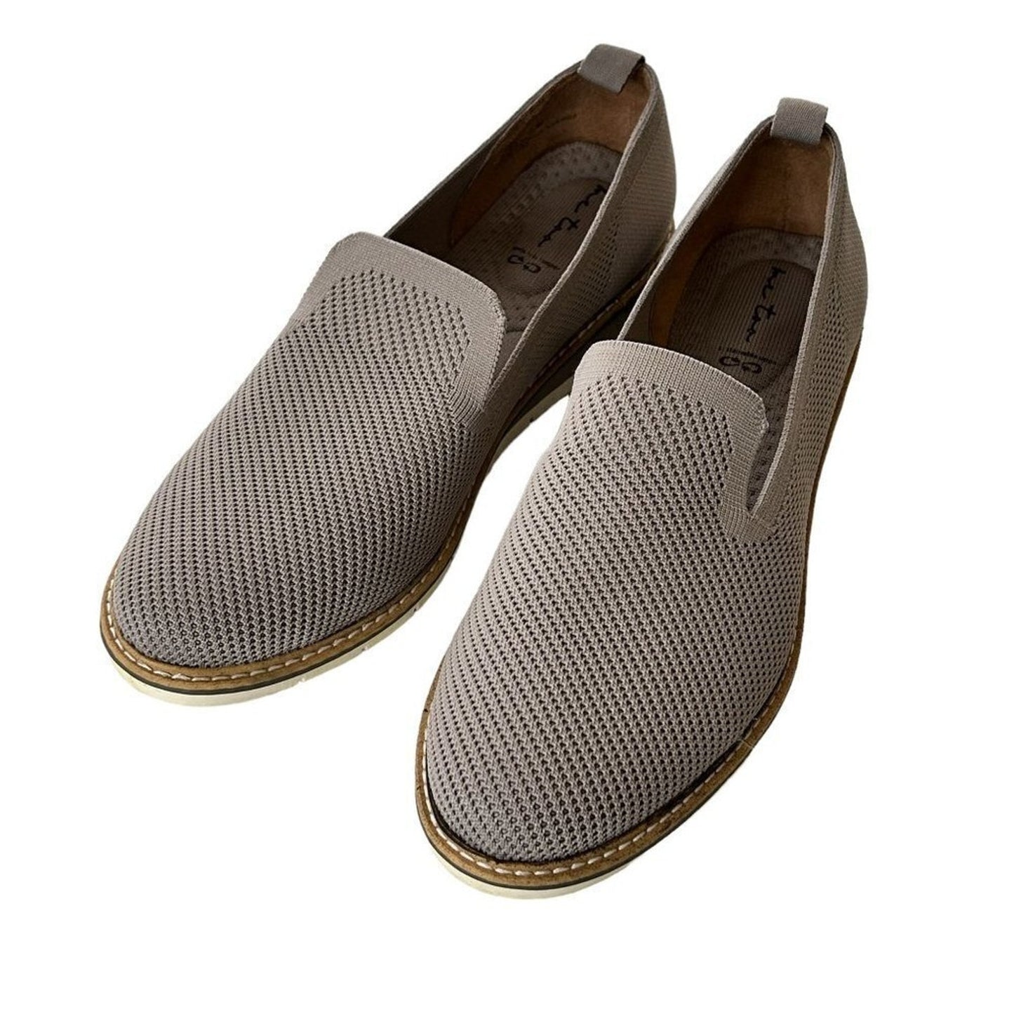 Me Too Women's Aris Slip-ons Size 8.5M Bisque, 0.5" heel Tread Sole. #SR1496